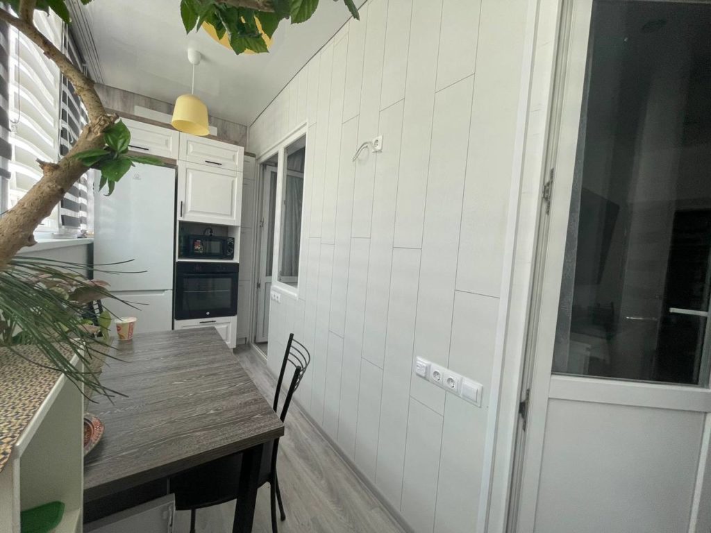Фото Теплый балкон под ключ под кухонную зону с изготовлением и монтажом кухни.